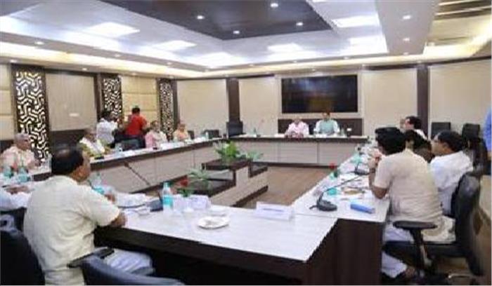 खट्टर ने सरकार के कार्यकाल की नीतियों व कार्यों की समीक्षा की