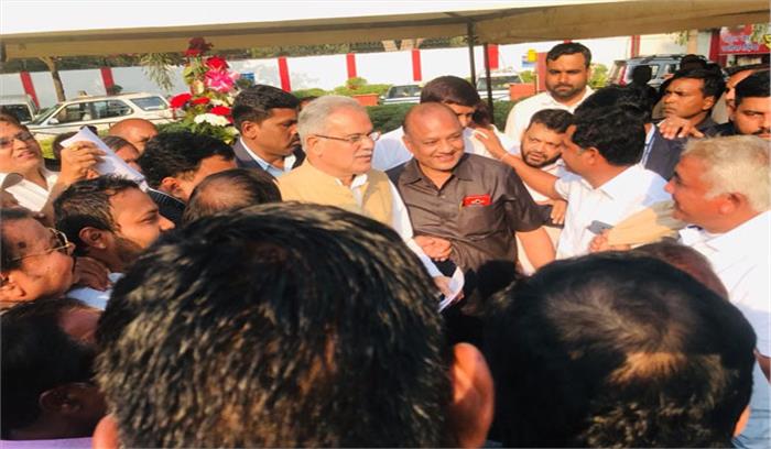 मुख्यमंत्री को खरोरा आने का न्यौता मुख्यमंत्री को खरोरा आने का न्यौता