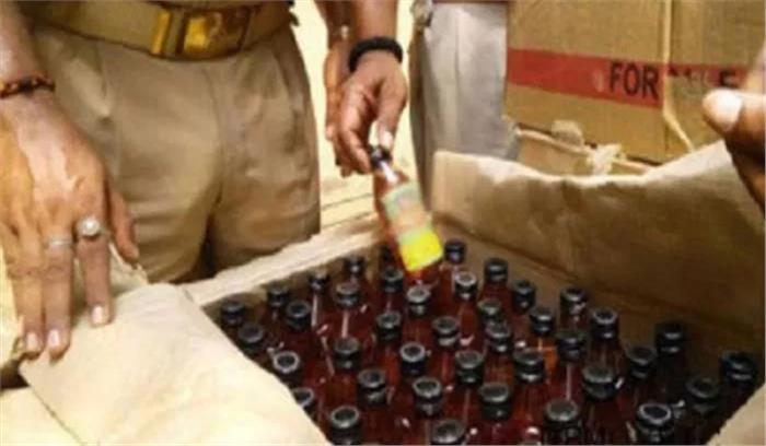 खरोरा में पान ठेला में शराब बिक्री करते पकड़ाया खरोरा में पान ठेला में शराब बिक्री करते पकड़ाया