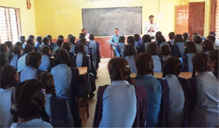 पूर्व माध्यमिक शाला असौंदा में संविधान दिवस मनाया गया