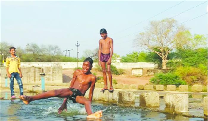 खुड़िया डेम से पानी छोड़ते पर मनियारी लबालब