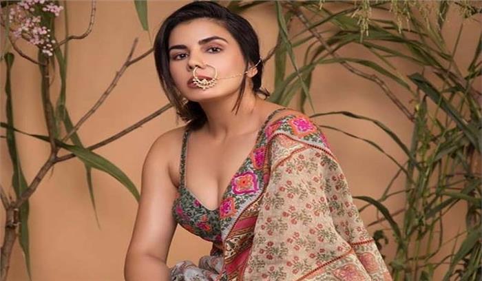 द गर्ल ऑन द ट्रेन से जुड़ीं कीर्ति कुल्हारी