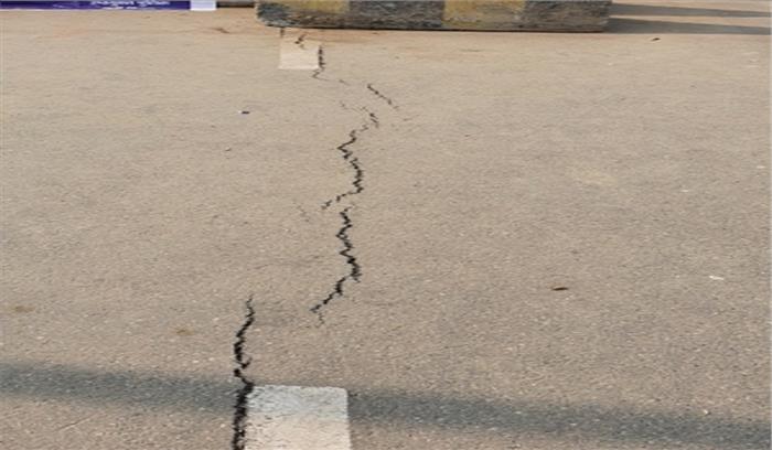 किसान आंदोलन : एनएच 24 पर अभी नहीं दौड़ सकेंगी गाड़ियां, पहले दरारें की होगी मरम्मत किसान आंदोलन : एनएच 24 पर अभी नहीं दौड़ सकेंगी गाड़ियां, पहले दरारें की होगी मरम्मत