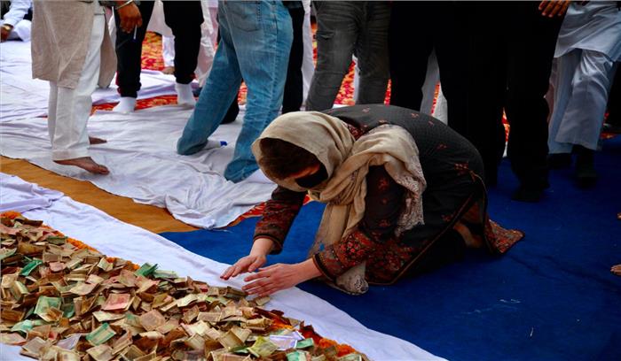 नवरीत सिंह के शांति पाठ में प्रियंका गांधी हुईं शामिल, परिवार को दी सांत्वना