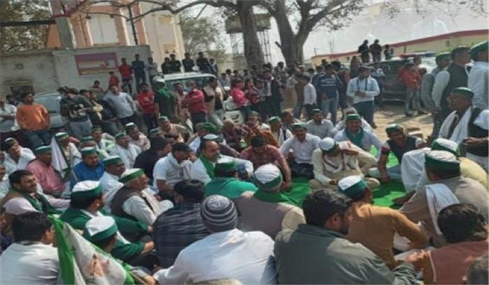 किसान आंदोलन से पहले प्रतिदिन करीब 60 हजार गाड़ियों का होता था दिल्ली आवागमन, अब हुआ आधा किसान आंदोलन से पहले प्रतिदिन करीब 60 हजार गाड़ियों का होता था दिल्ली आवागमन, अब हुआ आधा