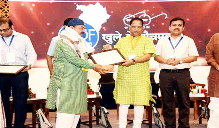 स्वच्छता में उत्कृष्ट प्रदर्शन के लिए महापौर सम्मानित