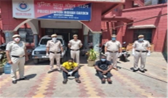 किचन में मयखाना चलाने के आरोपी विदेशी गिरफ्तार, मकान मालिक पर भी पर मुकदमा