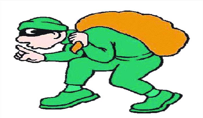 चाकू की नोक पर दिनदहाड़े व्यवसायी को लूटा