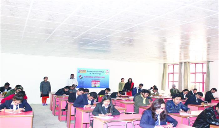 राष्ट्रीय मतदाता जागरुकता प्रतियोगिता में बच्चों ने बढ़चढ़कर लिया हिस्सा