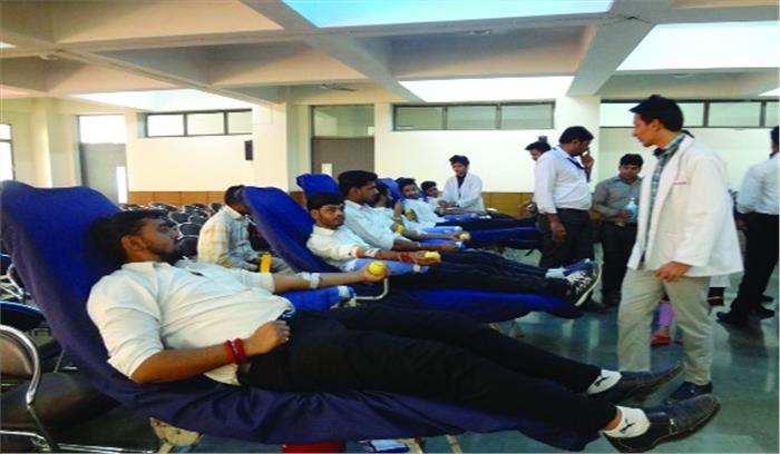 रक्तदान शिविर में विद्यार्थियों ने बढ़चढ़कर लिया हिस्सा रक्तदान शिविर में विद्यार्थियों ने बढ़चढ़कर लिया हिस्सा