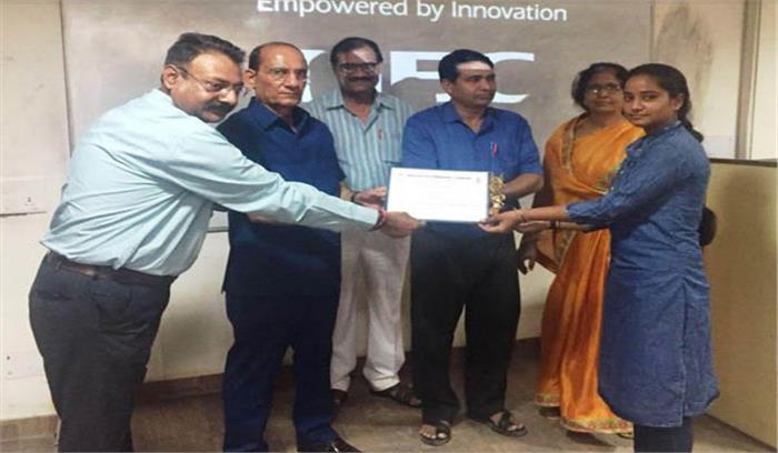 मेधावी छात्राओं को एचआईएमटी कॉलेज में किया गया सम्मानित