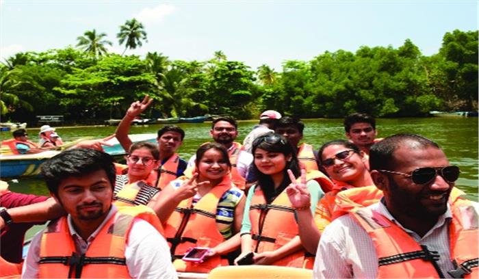 औद्योगिक भ्रमण में छात्रों ने सीखा तकनीकी व व्यवहारिक ज्ञान