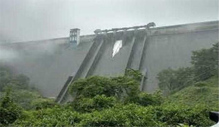 केरल में भारी बारिश के बाद चार बांधों के शटर खोले