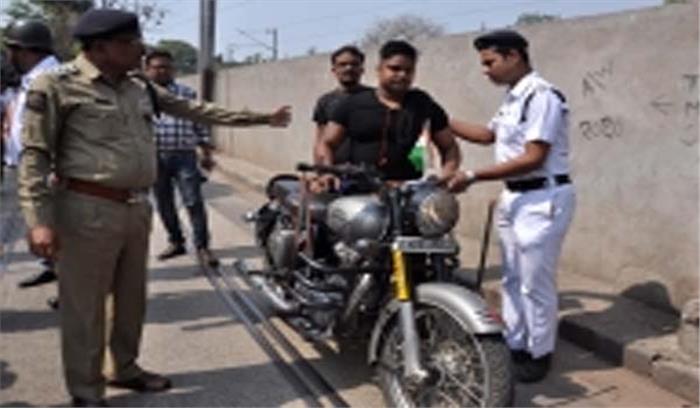 कोलकाता : पुलिस ने भाजपा की बाइक रैलियां रोकीं, झड़प में कई घायल