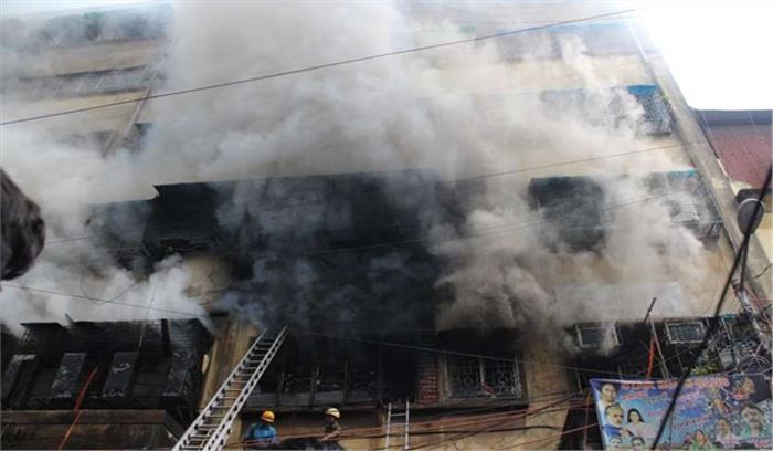 कोलकाता बाजार में लगी आग काबू में, मालिकों के खिलाफ प्राथमिकी दर्ज