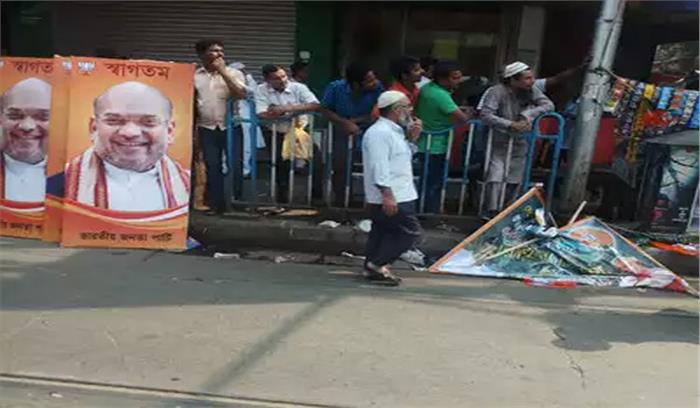 बंगाल में भड़की भाजपा: शाह की रैली से पहले पुलिस ने हटाए मोदी-शाह के पोस्टर बंगाल में भड़की भाजपा: शाह की रैली से पहले पुलिस ने हटाए मोदी-शाह के पोस्टर