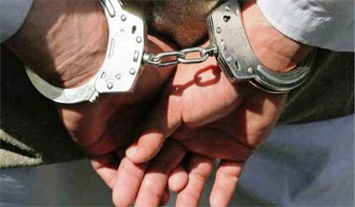 कोलकाता : हथियार तस्कर गिरफ्तार, देशी हथियार जब्त