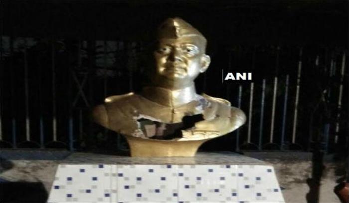 कोलकाता में तोड़ी नेताजी सुभाष चंद्र बोस की प्रतिमा कोलकाता में तोड़ी नेताजी सुभाष चंद्र बोस की प्रतिमा