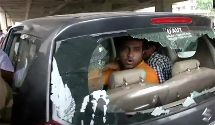 लोकसभा चुनाव: सातवें चरण में भी बंगाल में हिंसा, मतदान के दौरान भिड़े भाजपा-टीएमसी कार्यकर्ता लोकसभा चुनाव: सातवें चरण में भी बंगाल में हिंसा, मतदान के दौरान भिड़े भाजपा-टीएमसी कार्यकर्ता