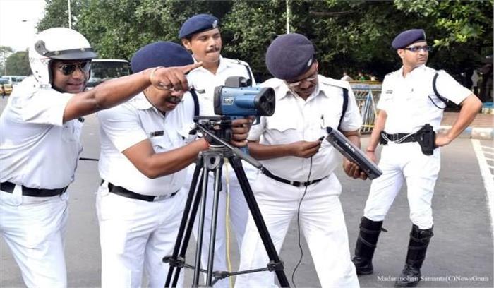 दुर्घटनाएं कम करने के लिए नए-नए तरीके अपना रही है कोलकाता पुलिस