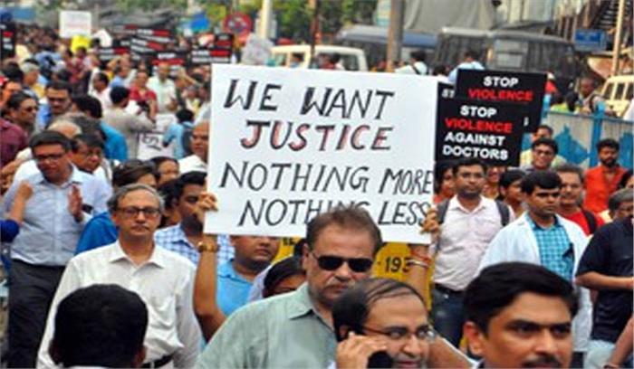 पश्चिम बंगाल में डॉक्टरों ने सामूहिक इस्तीफा दिया