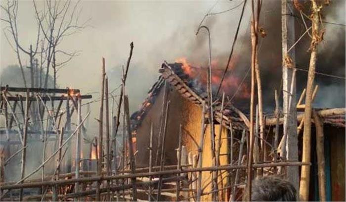 पश्चिम बंगाल : मकान में आग, परिवार के 3 सदस्य जिंदा खाक पश्चिम बंगाल : मकान में आग, परिवार के 3 सदस्य जिंदा खाक