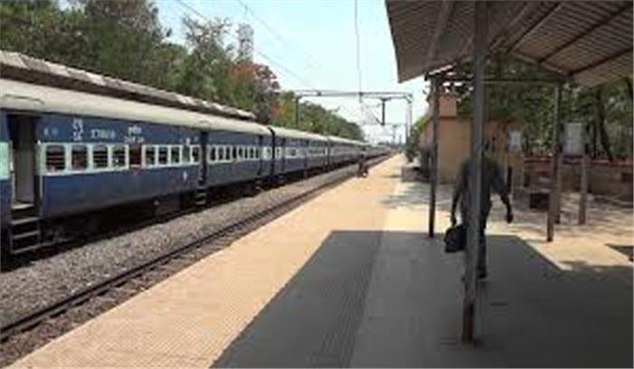 हादसा टला पटरी से उतरी हावड़ा-पुरी धौली एक्सप्रेस