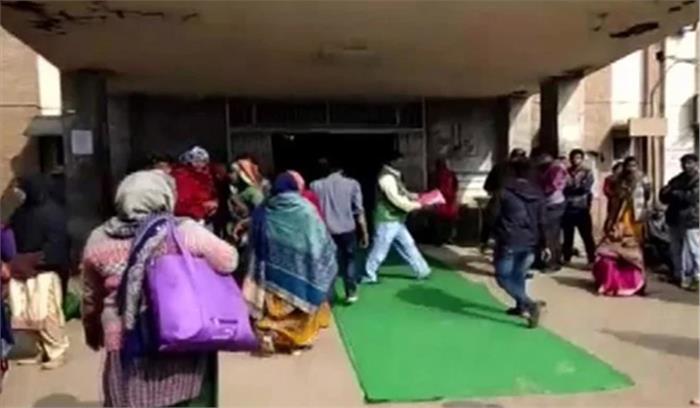 कोटा अस्पताल : 105 बच्चों की मौत, मंत्रियों के स्वागत में बिछी कालीन कोटा अस्पताल : 105 बच्चों की मौत, मंत्रियों के स्वागत में बिछी कालीन