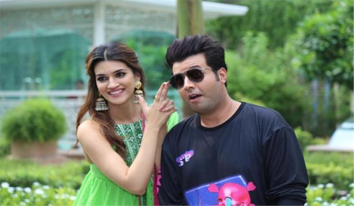 वरुण शर्मा मुझे किसी को भी डेट करने नहीं देगें : कृति सैनन​​​​​​​