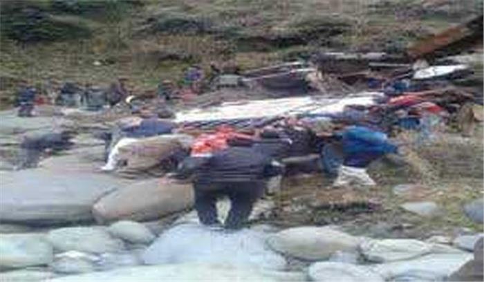 मलेशिया में बस गिरने से 10 की मौत, 34 घायल मलेशिया में बस गिरने से 10 की मौत, 34 घायल