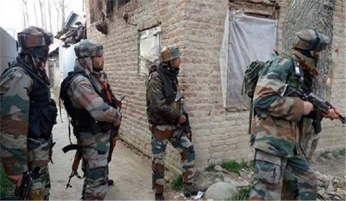 कुलगाम में सुरक्षाबलों के साथ संघर्ष में 2 घायल