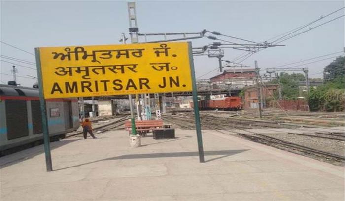 अमृतसर से चलती ट्रेन में चाकू मार कर किया घायल