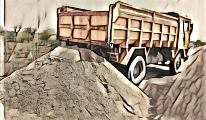 बजरी माफिया के खिलाफ कार्रवाई, भारी मशीनों सहित 15 वाहन पकड़े