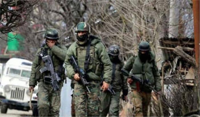 कश्मीर : सुरक्षाधिकारी बोले बड़े हमलों की ताक में हैं आतंकी कश्मीर : सुरक्षाधिकारी बोले बड़े हमलों की ताक में हैं आतंकी