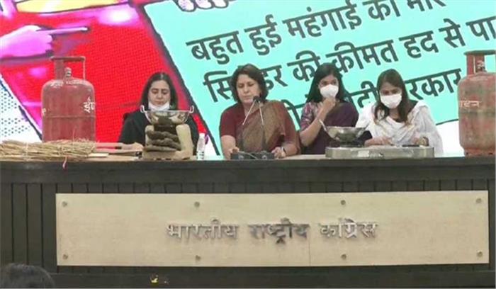 रसोई गैस के बढ़ते दामों को लेकर कांग्रेस की महिला नेताओं ने मोदी सरकार पर बोला हमला