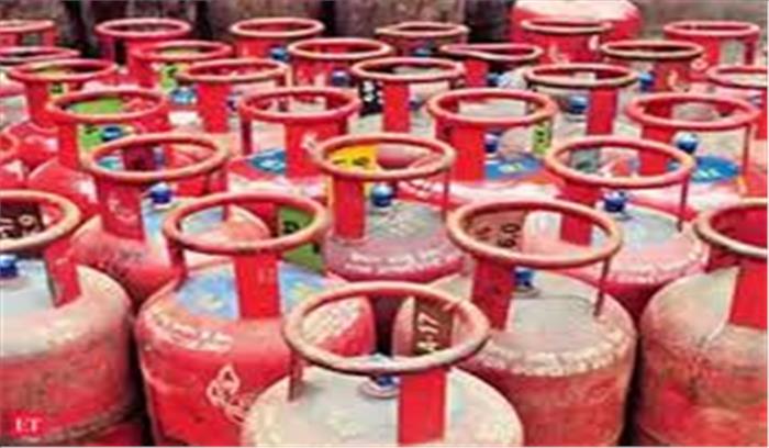 एक साल में 100 रुपये महँगा हुआ सब्सिडी वाला एलपीजी सिलिंडर