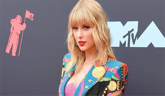 टेलर स्विफ्ट के समर्थन में आगे आईं सेलिना, कैमिला