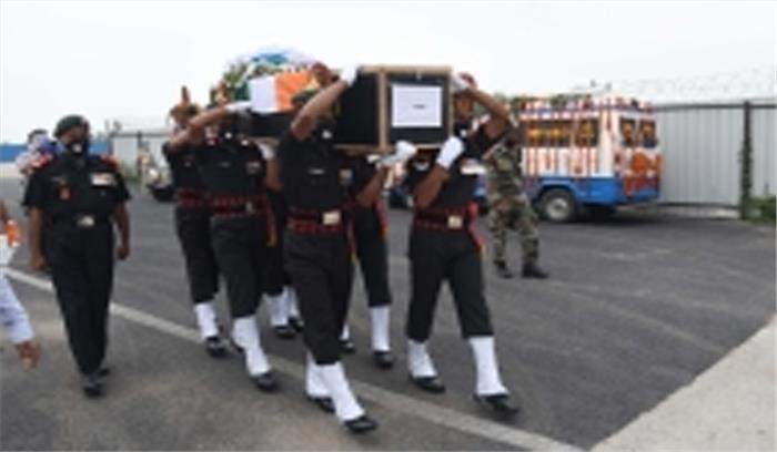 बिहार : शहीद सुनील की अंतिम यात्रा में उमड़े लोग, दी अश्रुपूर्ण विदाई