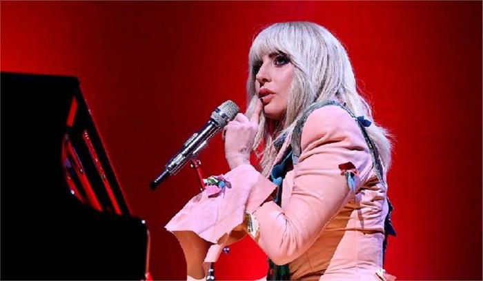 स्वास्थ्य कारणों से लेडी गागा अस्पताल में भर्ती हुईं