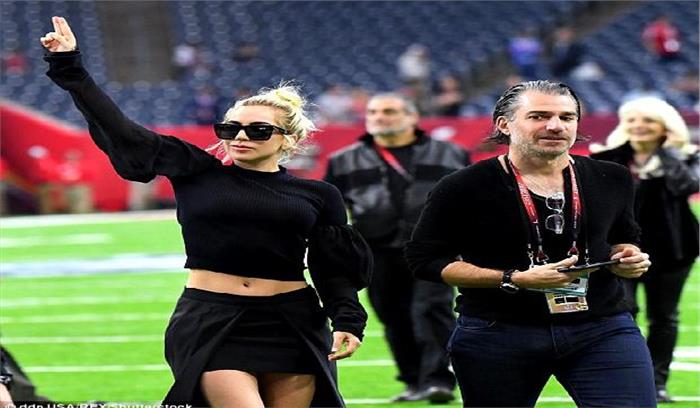 एक संगीत कार्यक्रम में प्यार में डूबे हुए नजर आए कैरिनो और लेडी गागा