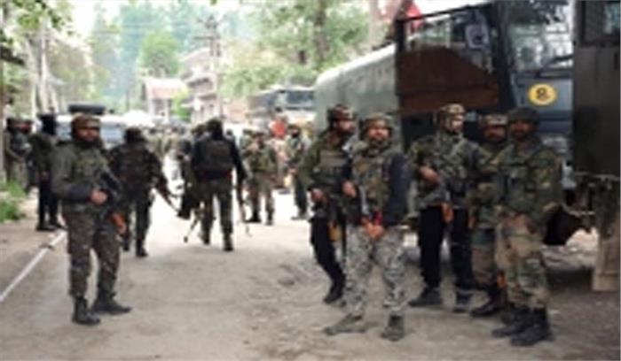 श्रीनगर में ग्रेनेड हमला, सीआरपीएफ के दो जवान समेत 4 घायल श्रीनगर में ग्रेनेड हमला, सीआरपीएफ के दो जवान समेत 4 घायल