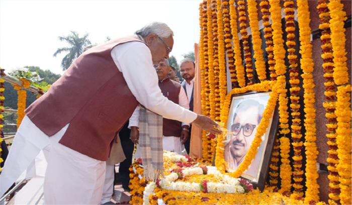 लालू ने दीनदयाल के बहाने नीतीश पर किया कटाक्ष लालू ने दीनदयाल के बहाने नीतीश पर किया कटाक्ष