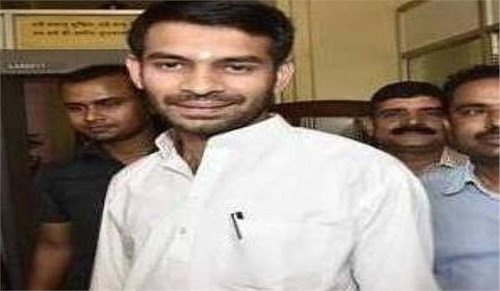 लालू पुत्र तेजप्रताप ने दिए राजनीति छोड़ने के संकेत लालू पुत्र तेजप्रताप ने दिए राजनीति छोड़ने के संकेत