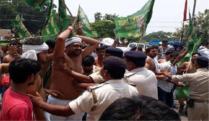 लालू पर छापेमारी से भड़के RJD कार्यकर्ता