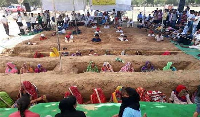 जमीन समाधि सत्याग्रह में महिलाऐं शामिल