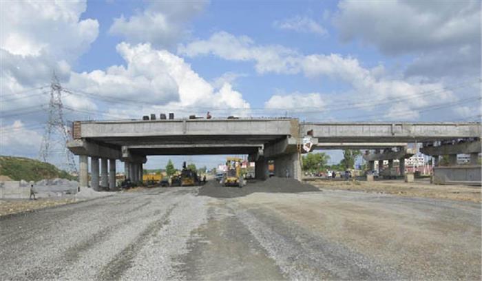 सड़क बने न बने हम तो चले