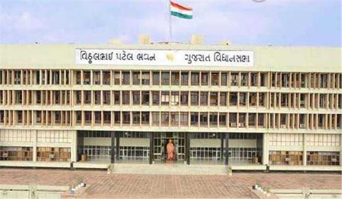 गुजरात: गोहत्या के लिए उम्रकैद की सज़ा वाला कानून पारित