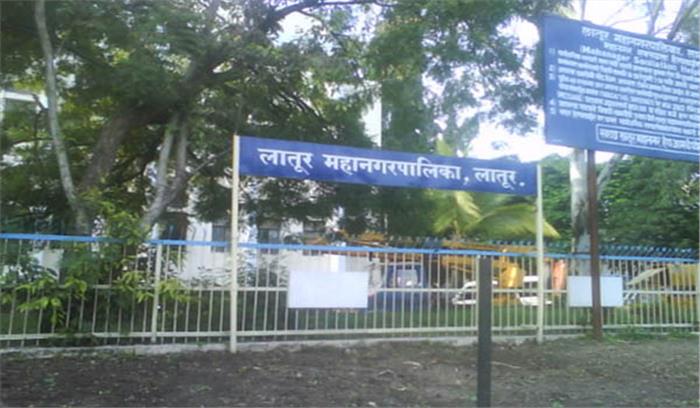 आलसी कर्मचारियों से परेशान डिप्टी मेयर ने कार्यालय पर लगाया ताला