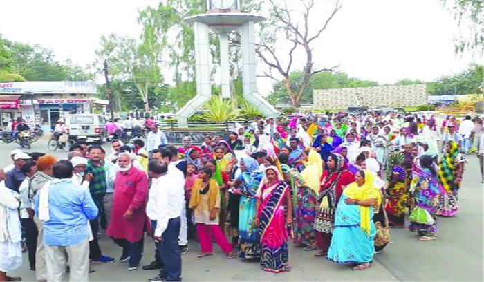 पट्टे के लिए नवागढ़वासियों ने निकाली रैली