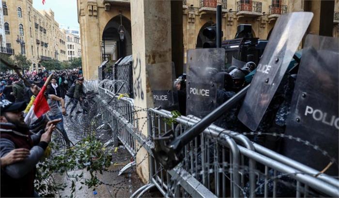लेबनॉन में सरकार विरोधी प्रदर्शन के दौरान हिंसा, 140 घायल 